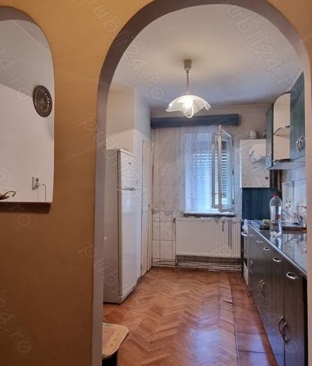 Vand apartament 2 camere in centrul orasului Satu-Mare - Poză 1