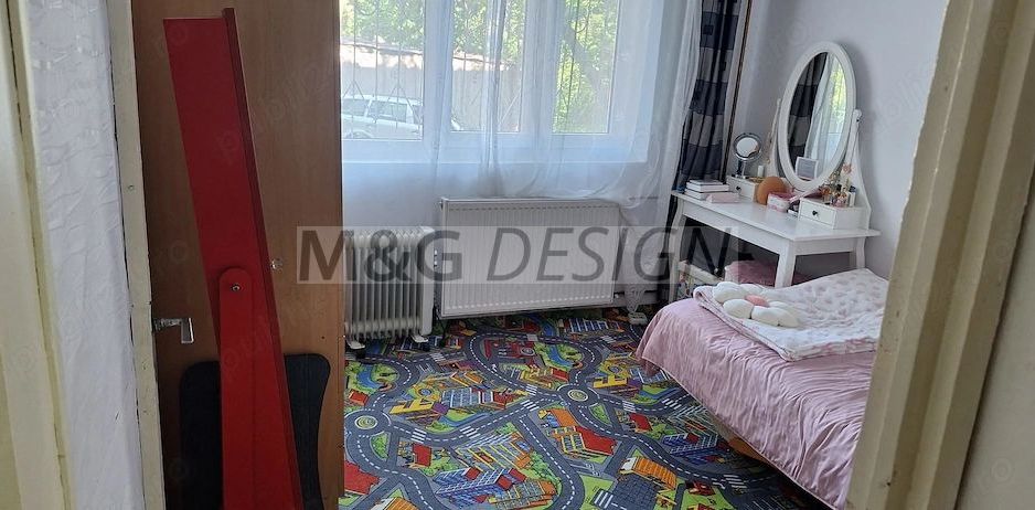 3 camere decomandat parter Lipovei - Poză 2