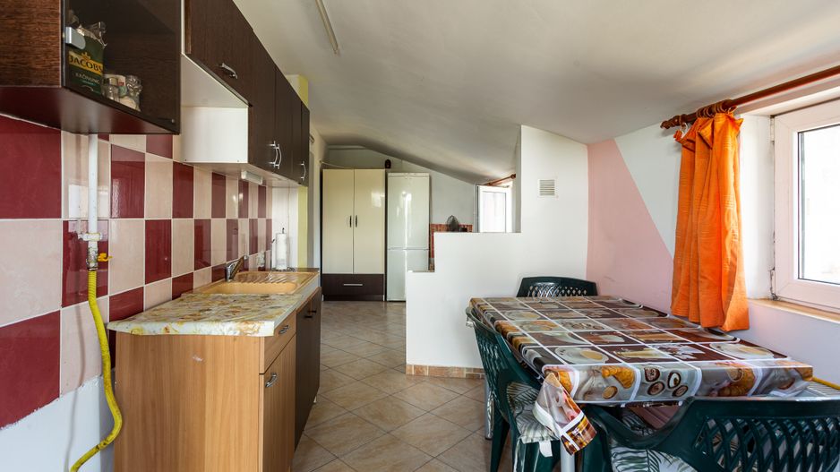 Casă cu 2 camere, renovată, în Bujac - Poză 6