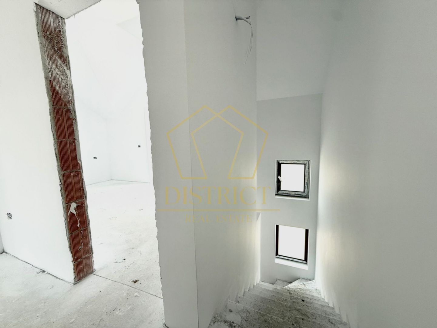 Duplex spatios cu 4 camere | Covaci - Poză 9