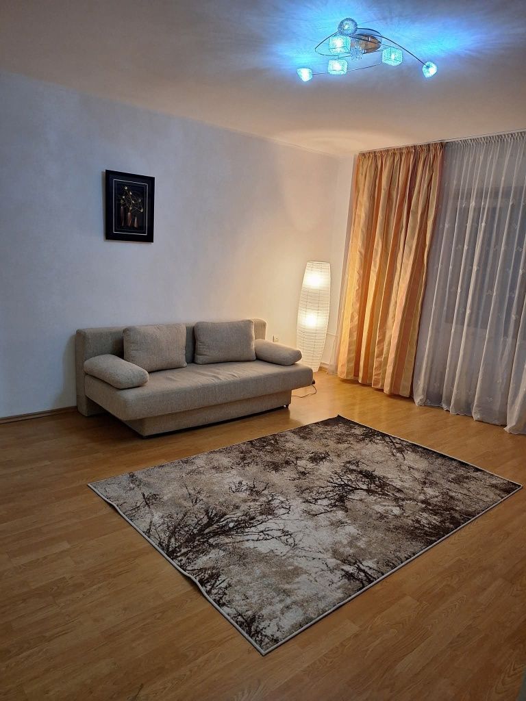 Închiriez garsonieră spațioasă Piața Muncii, bloc anvelopat, metrou - Poză 1