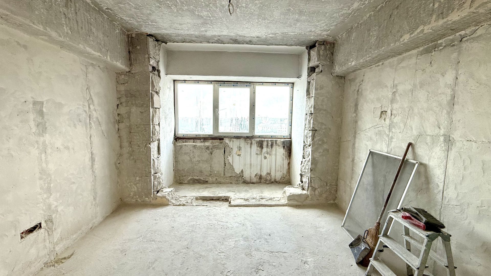 APARTAMENT SPATIOS CU VEDERE PE 2 PARTI - Poză 13