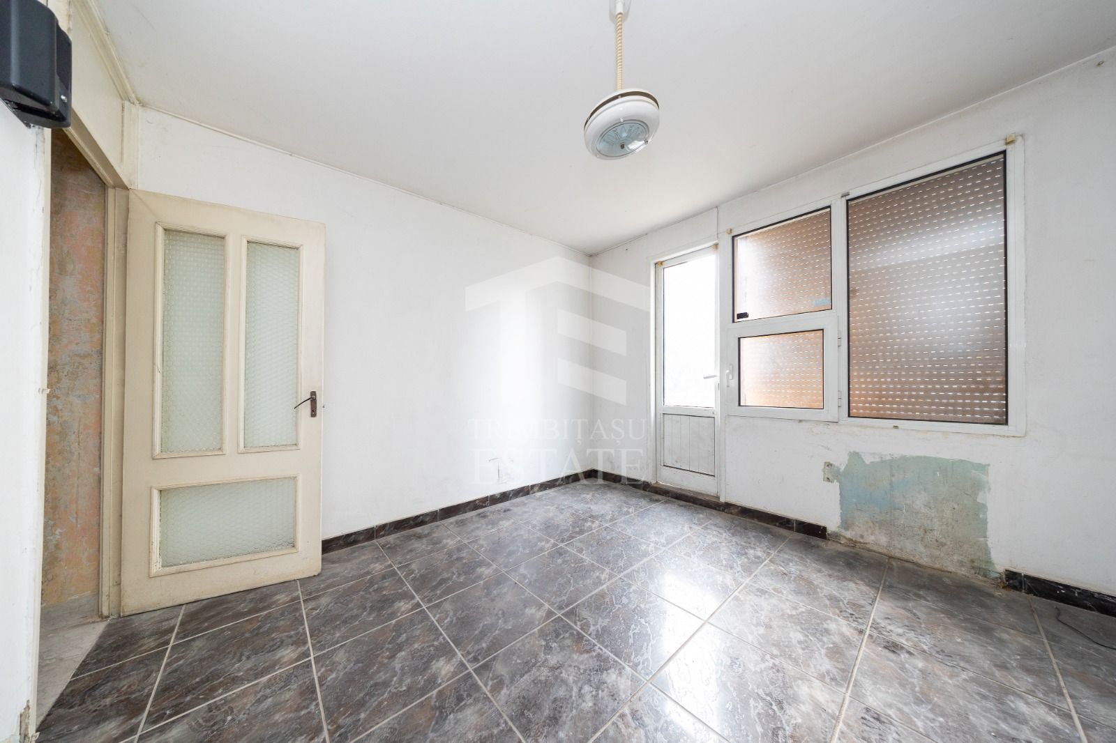 Triaj-Coresi-3 camere+2 bai-70 mp utili NERENOVAT - Poză 8