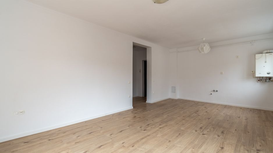 Apartament renovat cu 2 camere + loc de parcare de vanzare Floresti - Poză 2