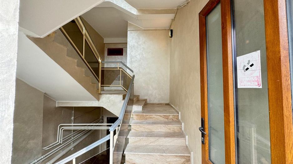 Spatii comerciale moderne de inchiriat, in cladire recent renovata - Poză 18