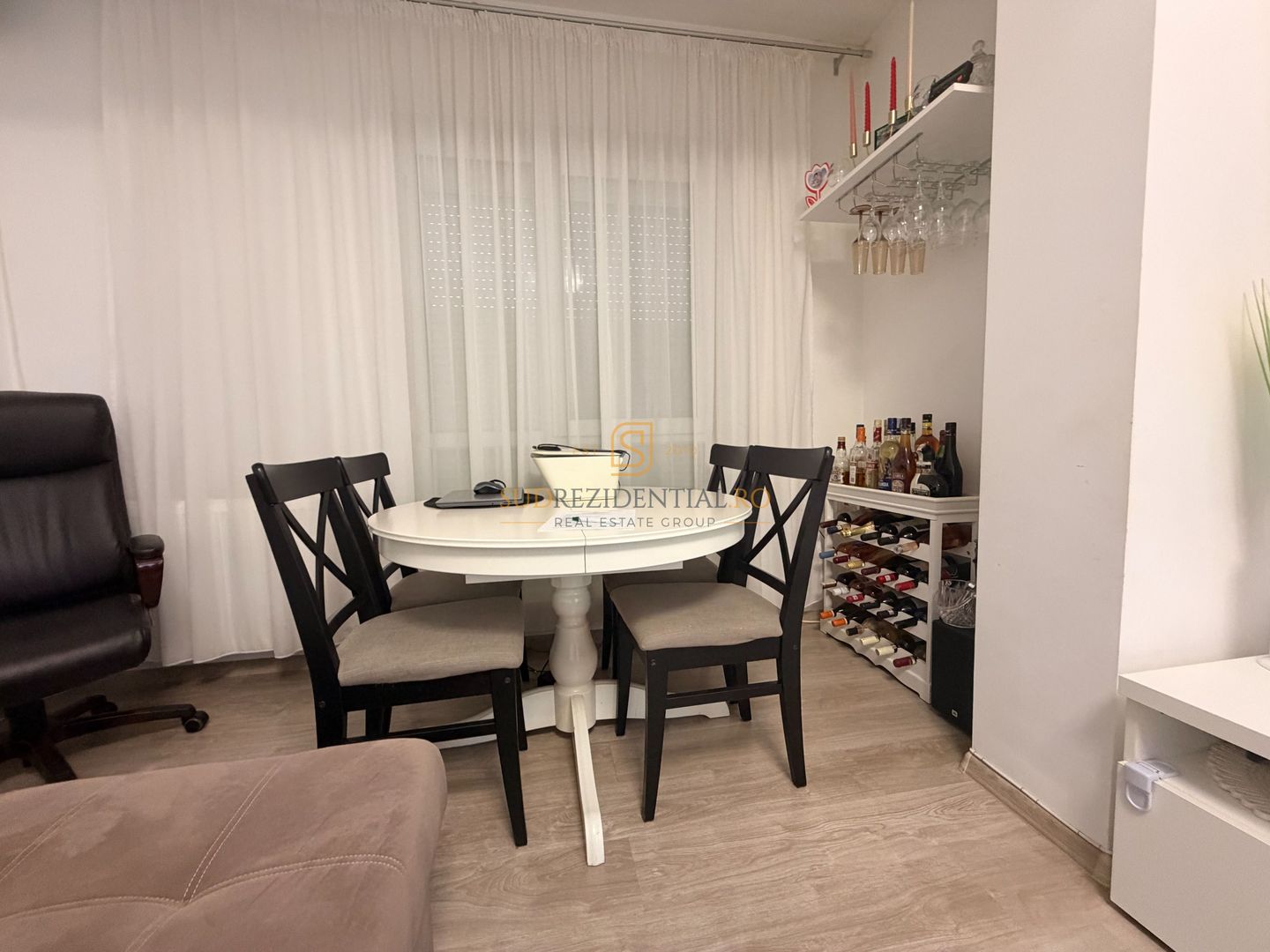 Confort și Eleganță: Apartament 3 Camere în Inima Sectorului 4 - Poză 12