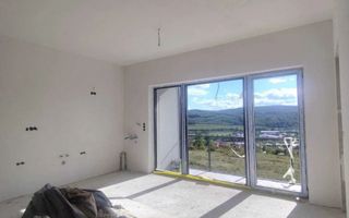 Apartament cu 2 camere, etaj intermediar, Baciu Regal - Poză 4