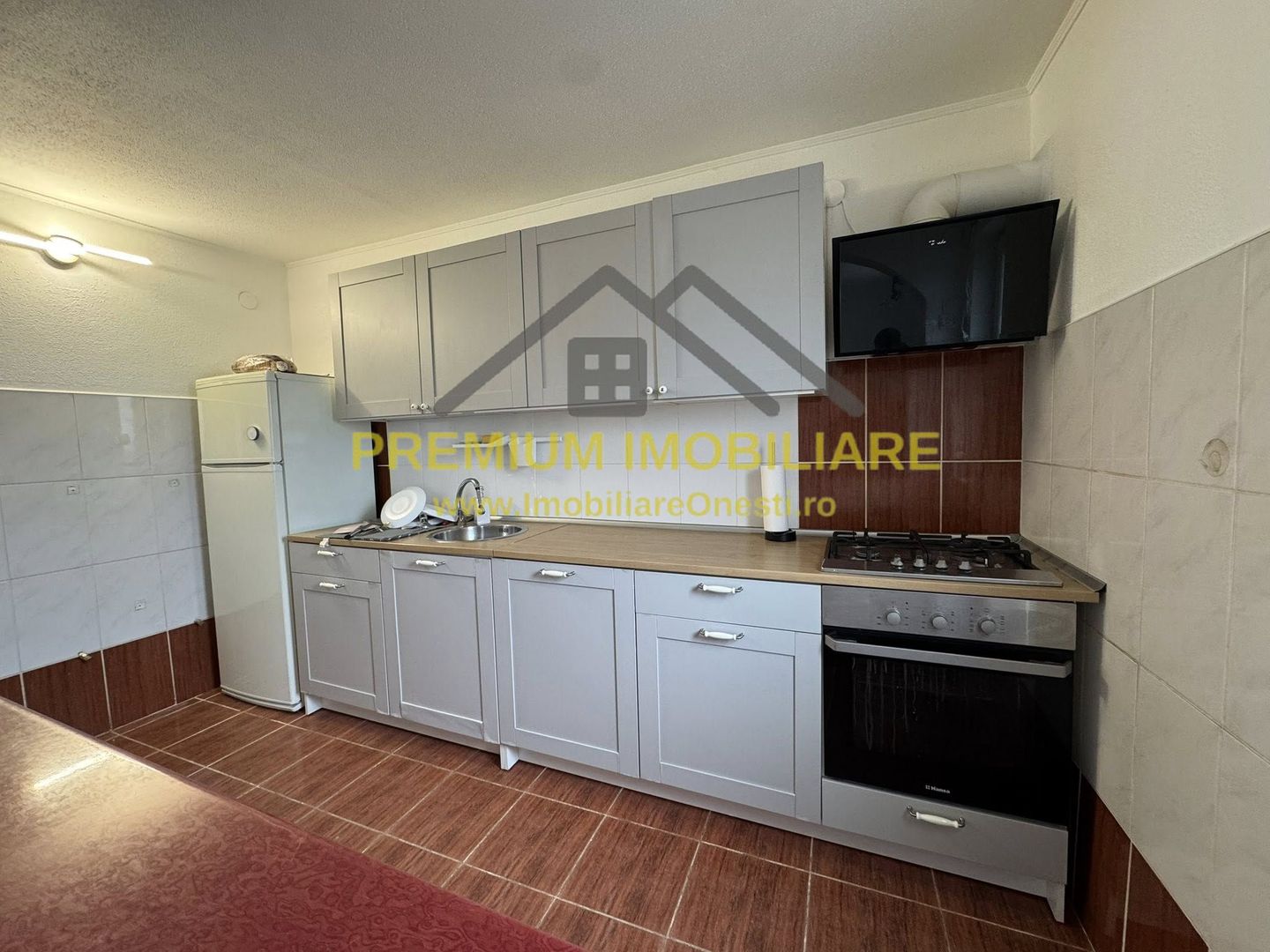 Casa de inchiriat in Onesti | Curte, Foisor, toate utilitatile - Poză 18