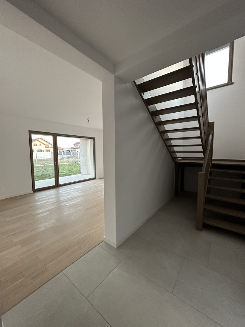 Casa cu 4 camere - Dumbravita - Poză 7