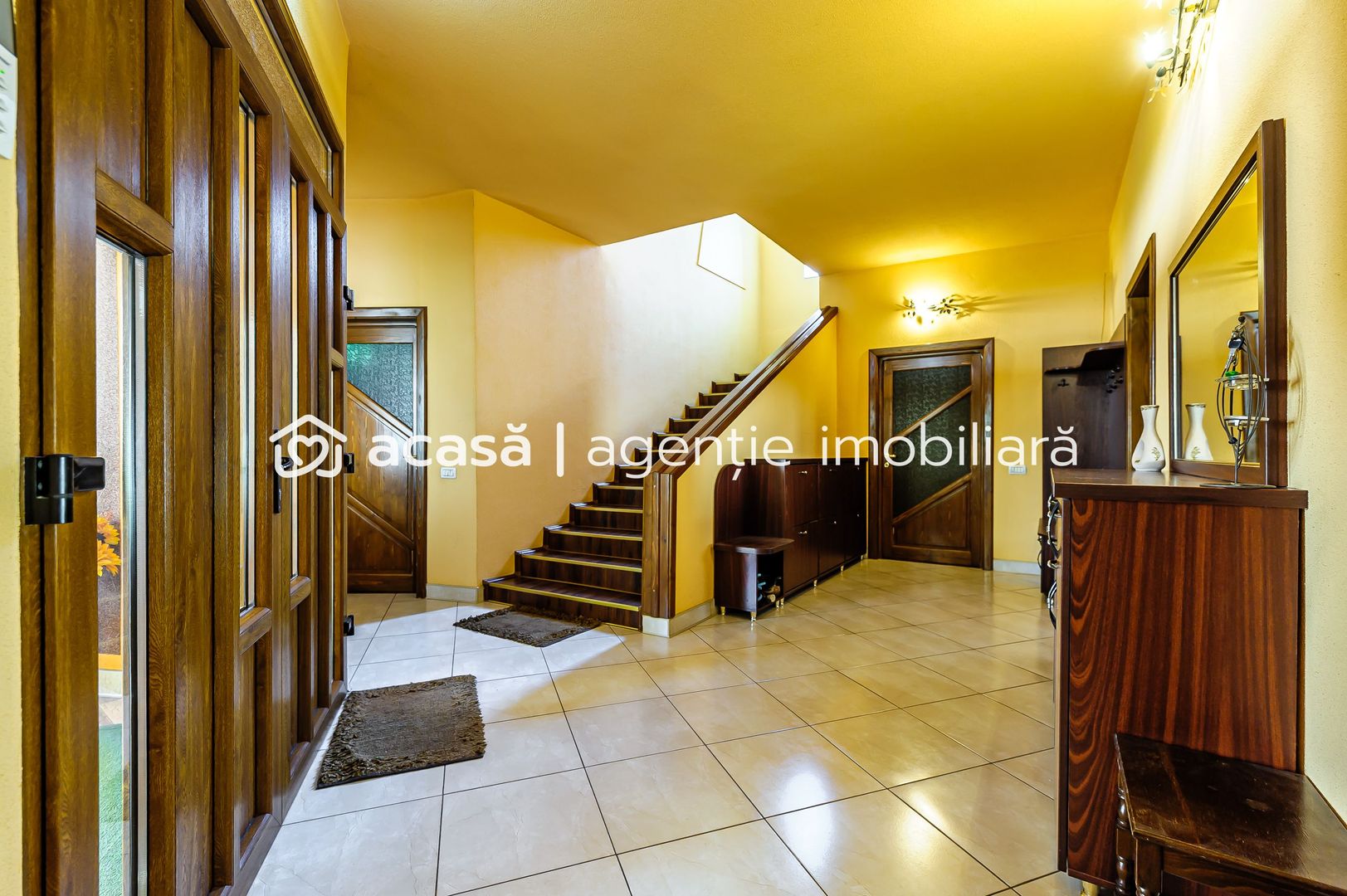 Casă superbă cu 6 camere, gradină și terasă, în centrul Aradului. - Poză 4