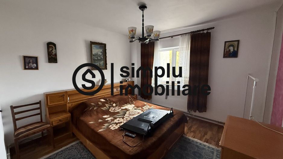 3 decomandate, et 2/4, 1 Mai - 140 000 Euro - Poză 1