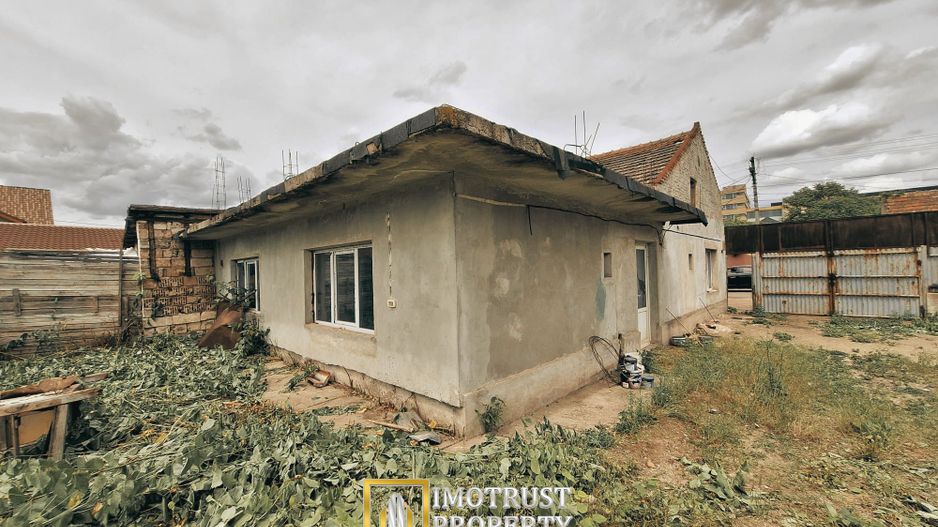 Casă deosebită de vânzare în inima Aradului - Poză 1