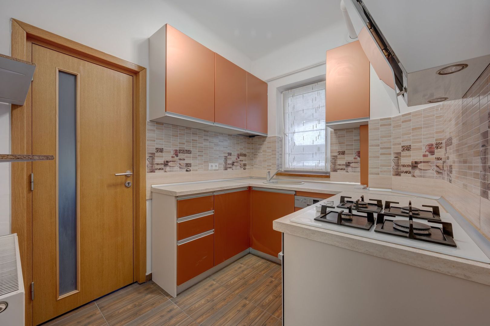 2 Apartamente  in Vila 5 Cam Metrou Basarab Gara de Nord - Poză 13
