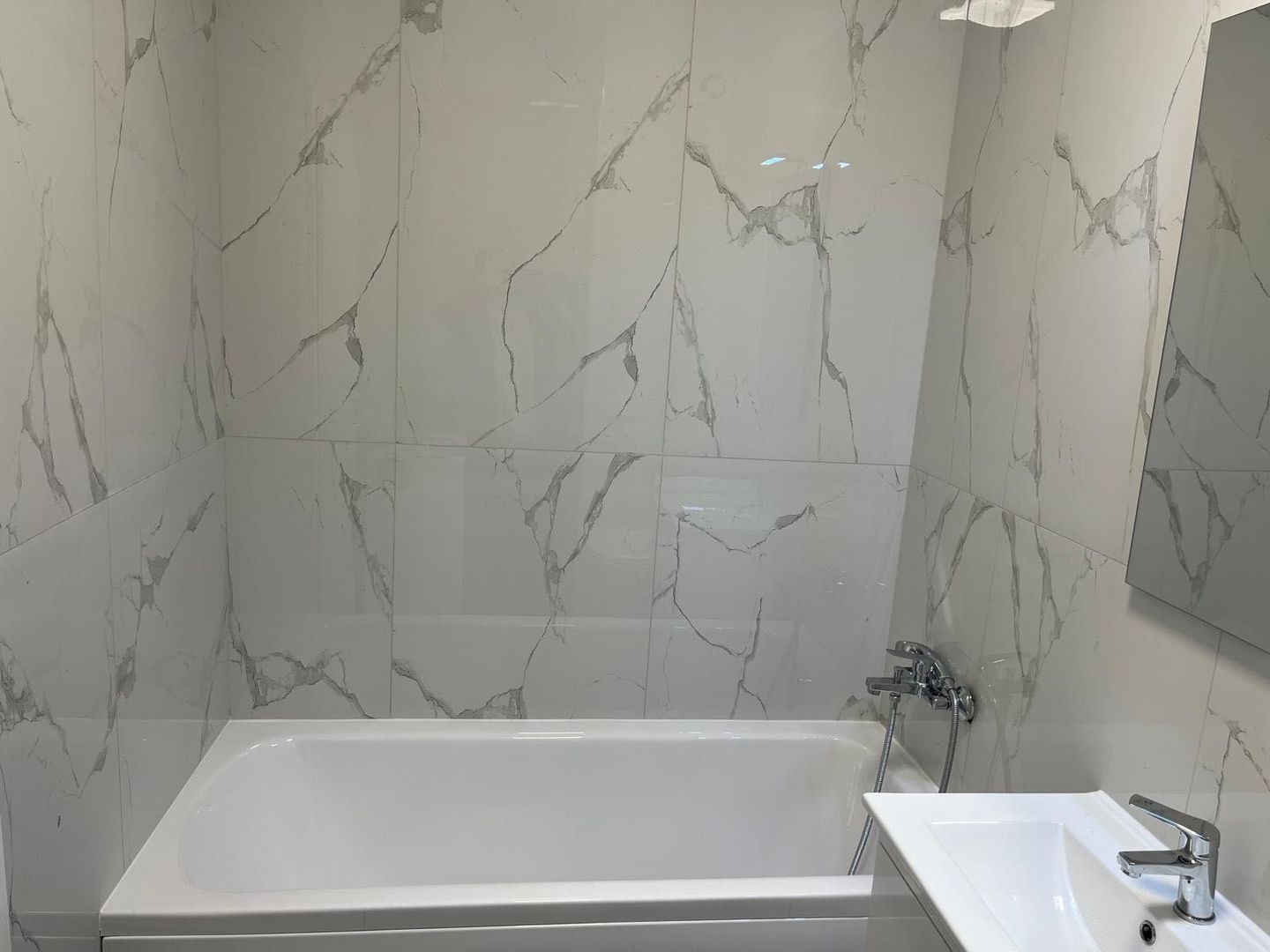 Închiriere apartament nou, complet mobilat – Otopeni, zonă centrală - Poză 5