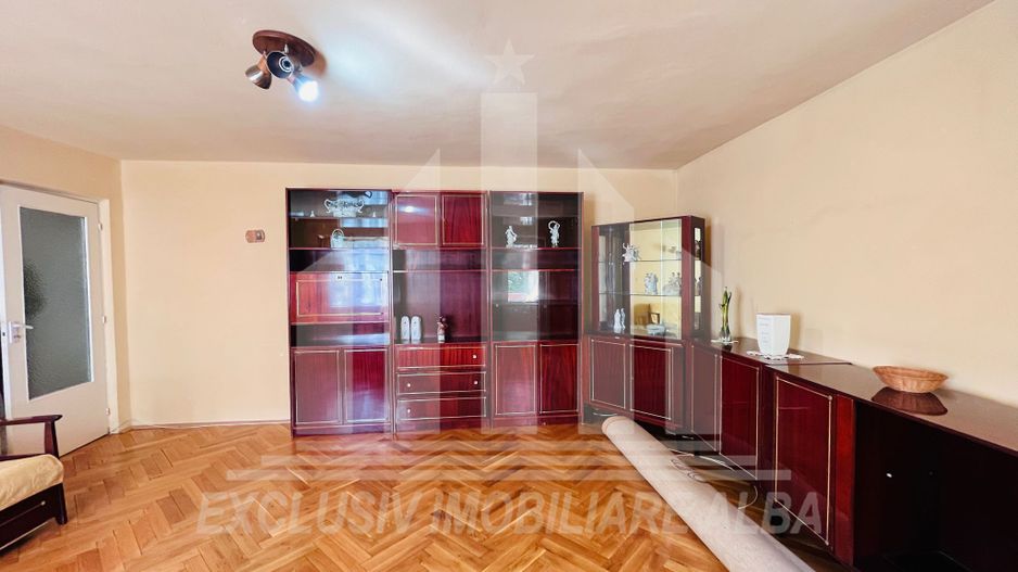 Apartament 3 camere de vanzare, zona Cetate, etaj 1, decomandat - Poză 3