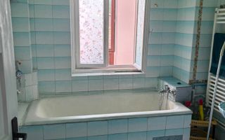 Apartament cu 3 camere – zona centrală - Poză 9