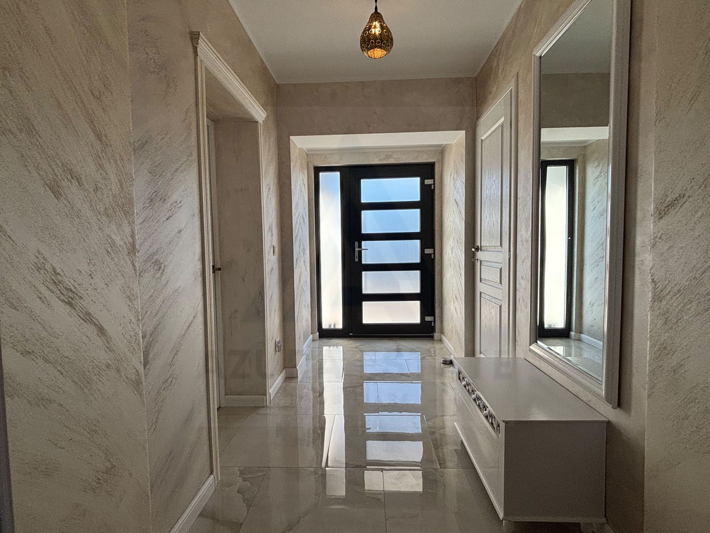Casa individuala ultrafinisata 200 mp utili si teren 462 mp  Selimbar - Poză 14