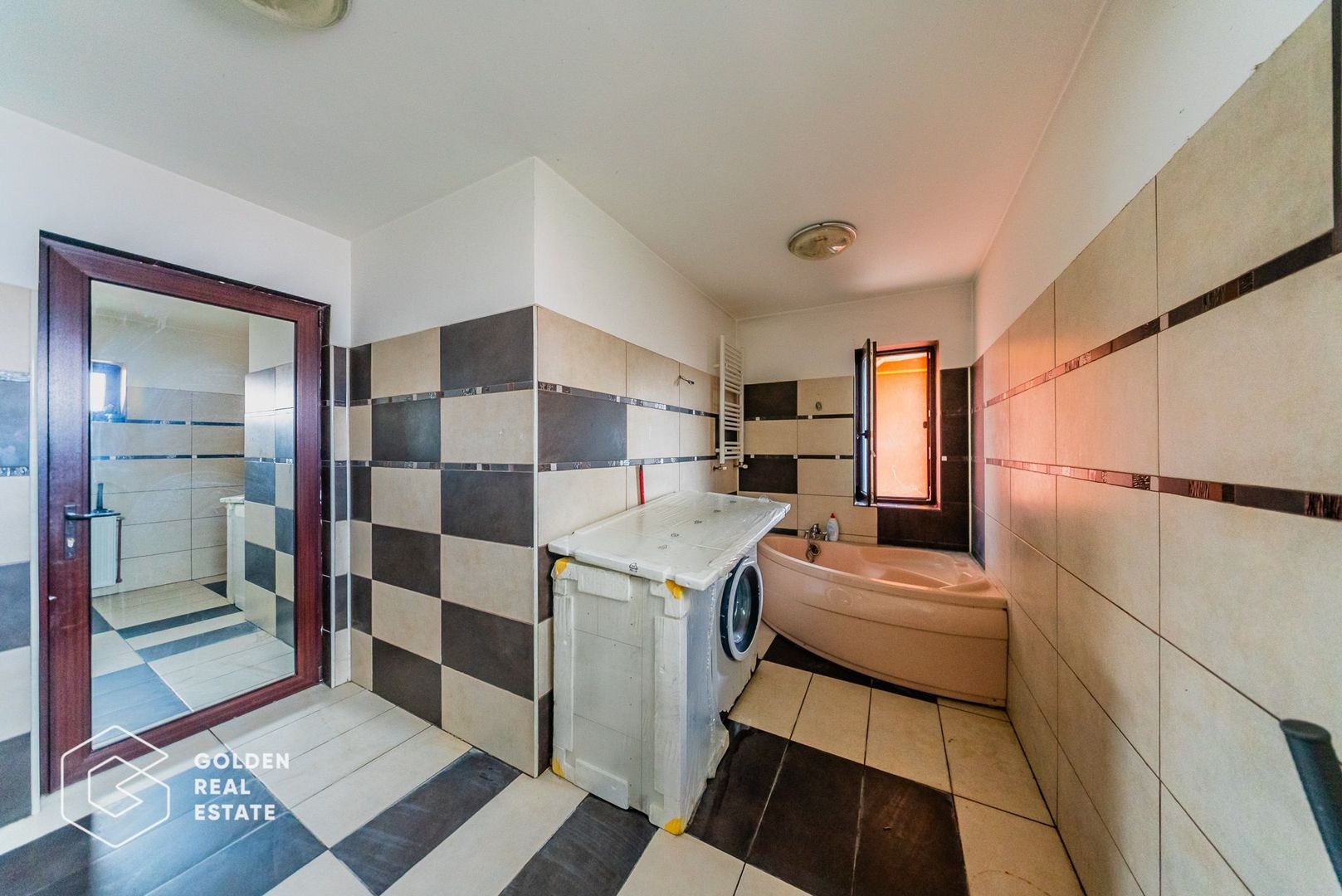 Casa spatioasa cu piscina si teren generos in Bujac - Poză 13