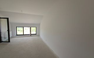 Apartament cu 3 Camere  78 mpI Suceava/Complex La Stejari I 106.000E - Poză 2