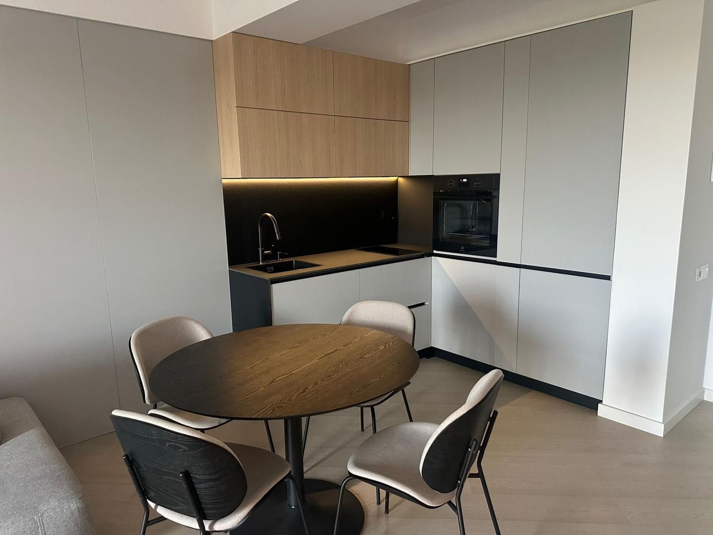 Apartament 2 camere de inchiriat  cu parcare | Cortina North - Poză 4