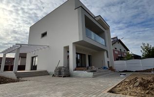 Casă modernă de vânzare - calitate premium, toate utilitatile