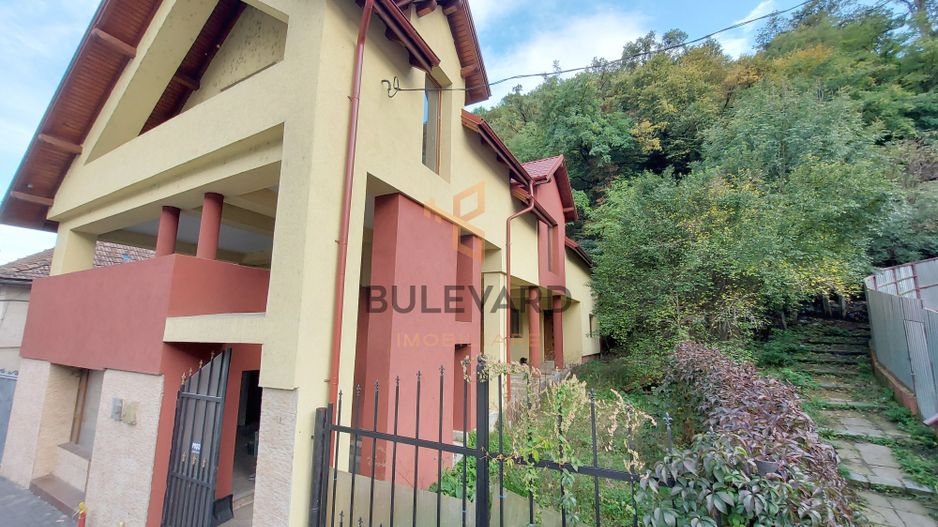 Casa individuala+ birou/spatiu comercial pe Strada 1 Mai! - Poză 1