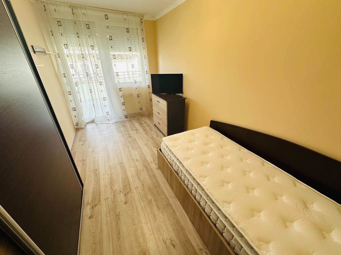 Apart. 3 camere, Ared R 18 pe str. Tudor Vladimirescu - Oradea - Poză 3