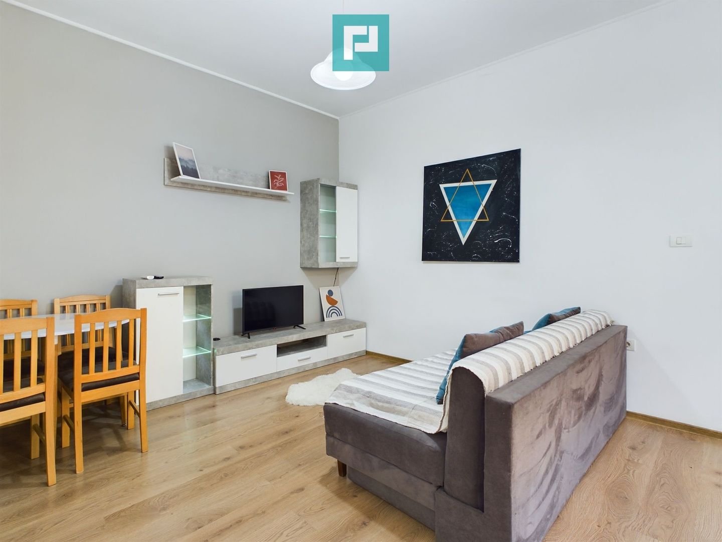 Apartament cu 3 camere la curte comună în Grădiște - Poză 4