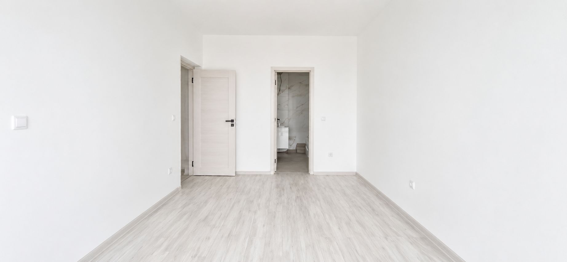 Apartament FINALIZAT 3 camere Dec 80 mp Copou 152000 euro - Poză 3