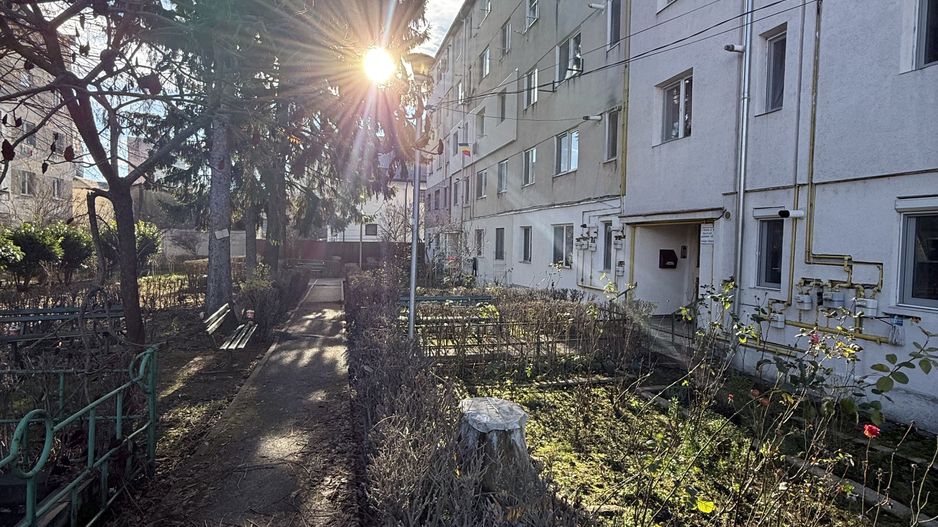 Ap 2 camere renovat - mobilat și utilat complet - Poză 17