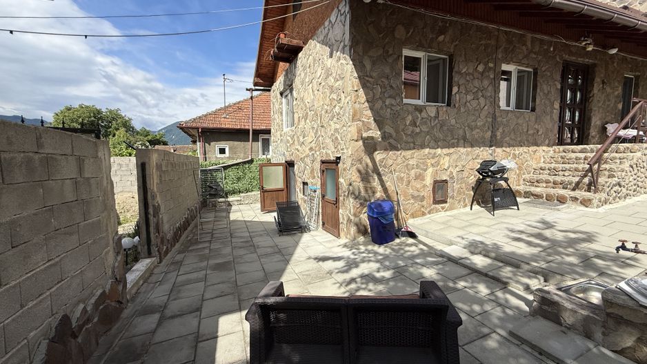 Apartament tip casă la curte, lângă pădure – Zărnești - Poză 2