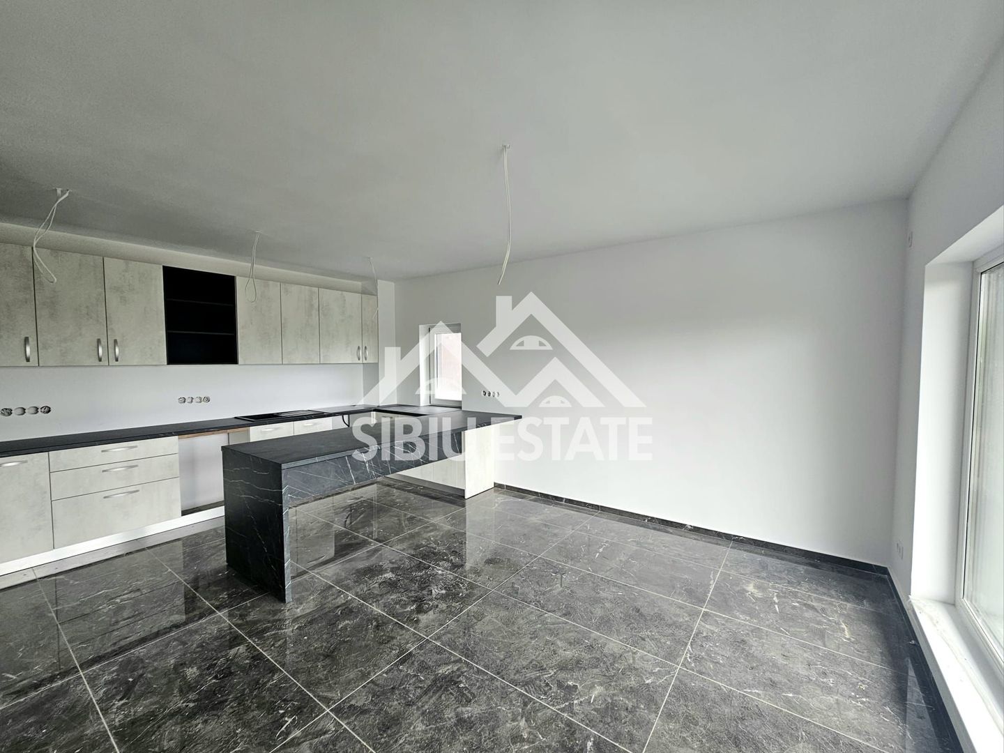Casa cu garaj si teren mare super pret - Poză 22