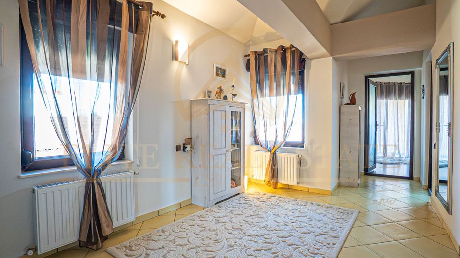 Casa De Vanzare in Palazu Mare - Teren de 455 mp cu Piscina si Garaj - Poză 26