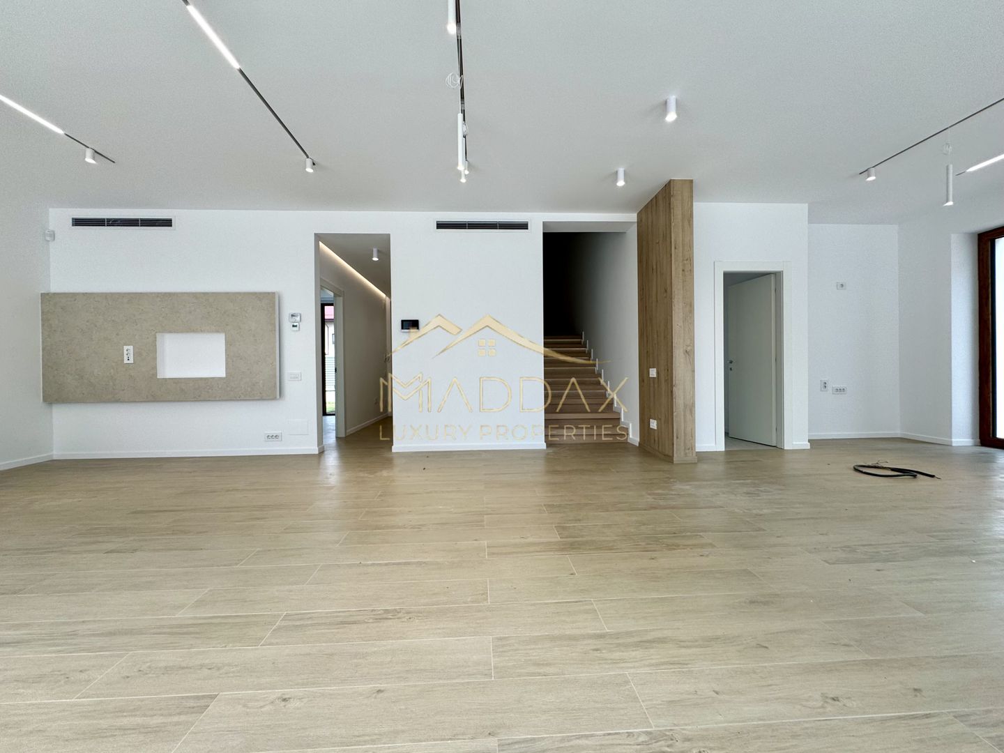 Vila cu 6 camere *575mp* / 2 locuri parcare // Pipera- Iancu Nicolae - Poză 5