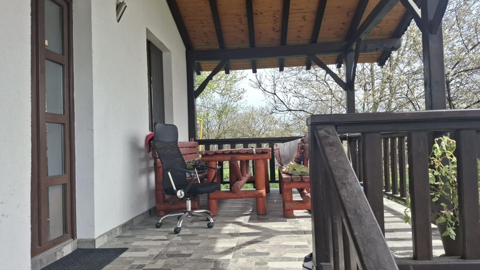 Casa solara si spatioasa, curte 700 mp - Cisnadie - Sibiu - Poză 1