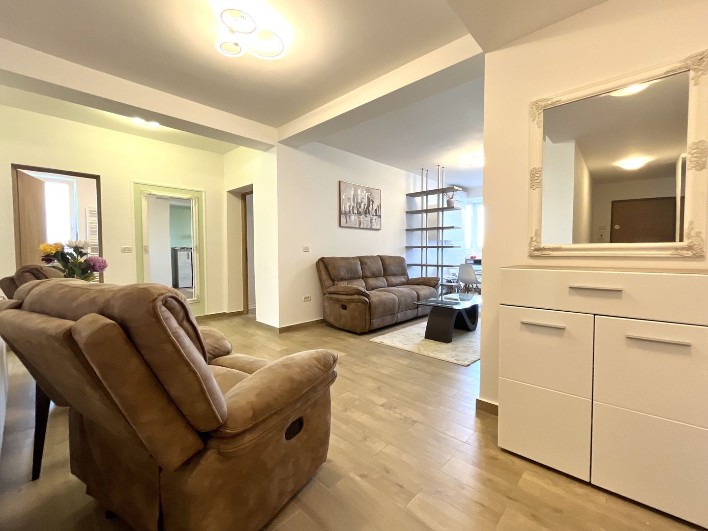 Apartament cu 3 camere,  spațios si primitor, in Soarelui- Sud Plaza - Poză 17