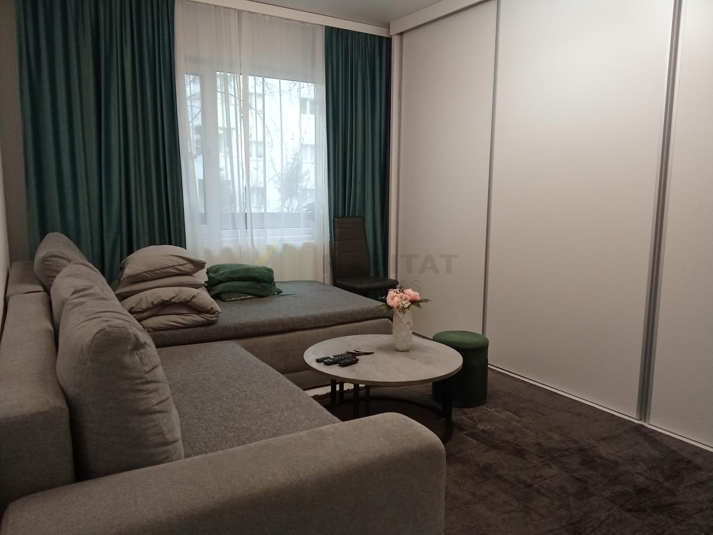 3 camere Mega Mall mobilat si utilat modern - Poză 1