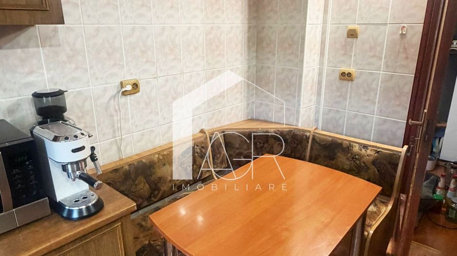 Apartament cu 3 camere, decomandat, zona 9 Mai - Poză 5