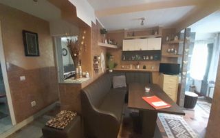 Vanzare apartament la curte comuna in zona centrala - Poză 1