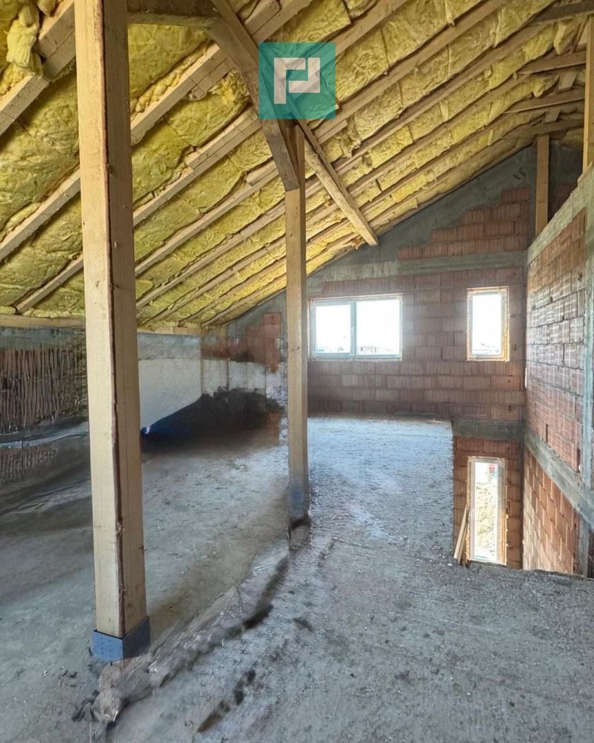 Duplex la roșu 3 camere-Moșnița Veche - Poză 2