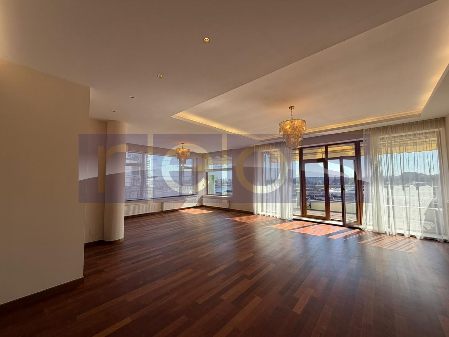 INCHIRIERE 4 CAMERE LUX | 200MP | NEMOBILAT | LOC PARCARE | VEDERE LAC - Poză 3