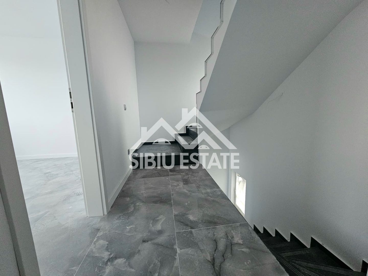 Casa 4 camere, 2 bai Sibiu Vest mutare imediata - Poză 7