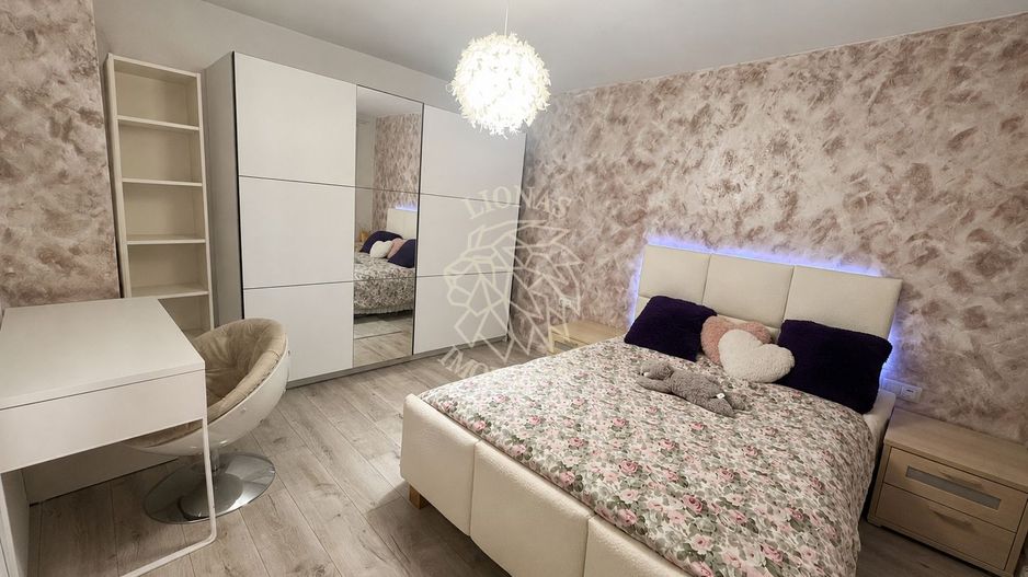 Apartament Modern 3 camere-renovat-curte, pod-Ultracentral - Poză 1