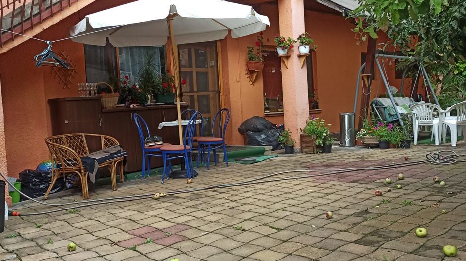 CASA CU 6 CAMERE ZONA CENTRAL - Poză 2