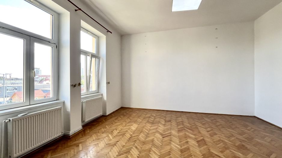 Un apartament spațios cu  2 camere, in , zona Centrala - Take Ionescu - Poză 4