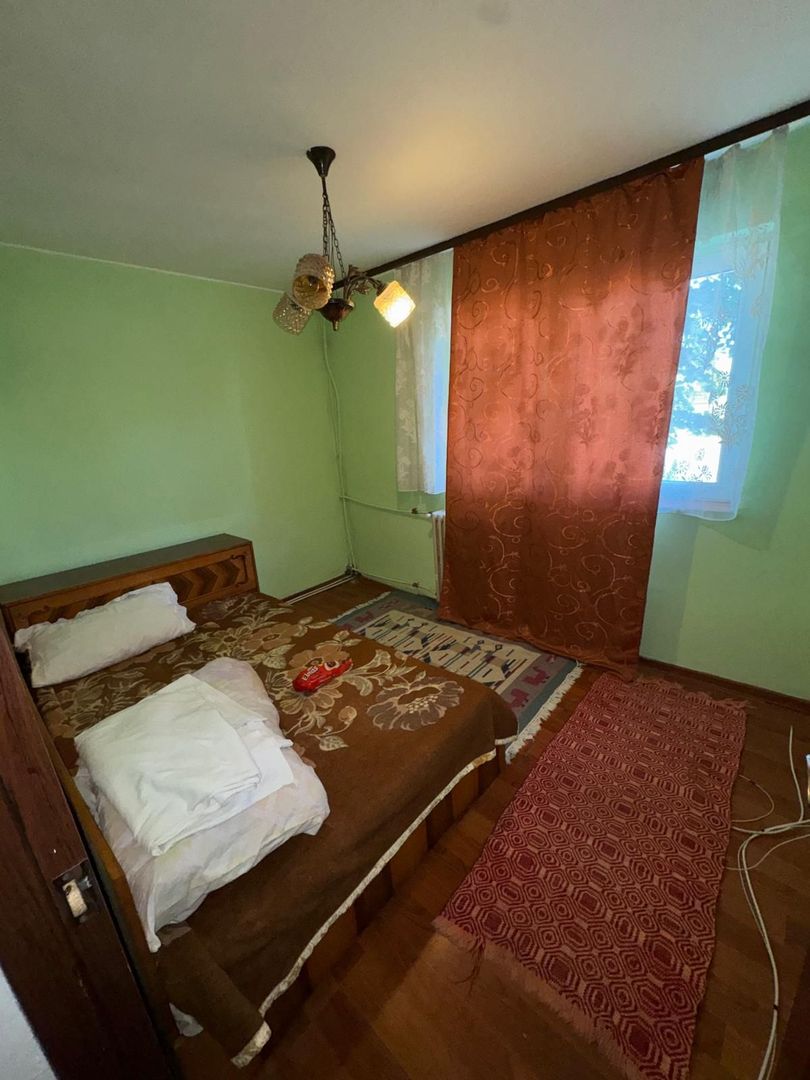 vand apartament 3 camere, parter, zona Autogara, gaz pe scara - Poză 1