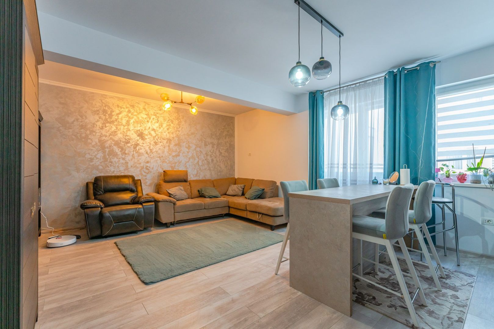 Studio mobilat și utilat, bloc 2020, etaj 3 – Terasă comuna amenajată - Poză 1