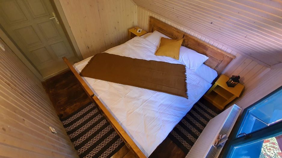 Cabană de vânzare-complet utilată, ideală pentru regim hotelier. - Poză 11