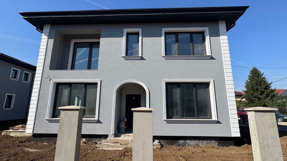 Vila Tunari CENTRAL, 140m2 si curte mare - Poză 1