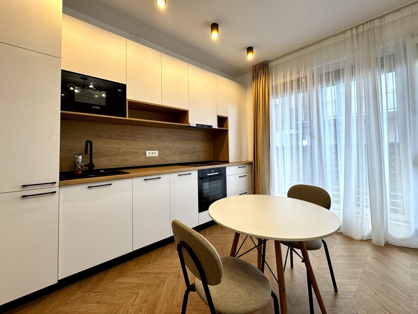 Apartament cu 2 camere, la prima închiriere, primitor si elegant - Poză 7